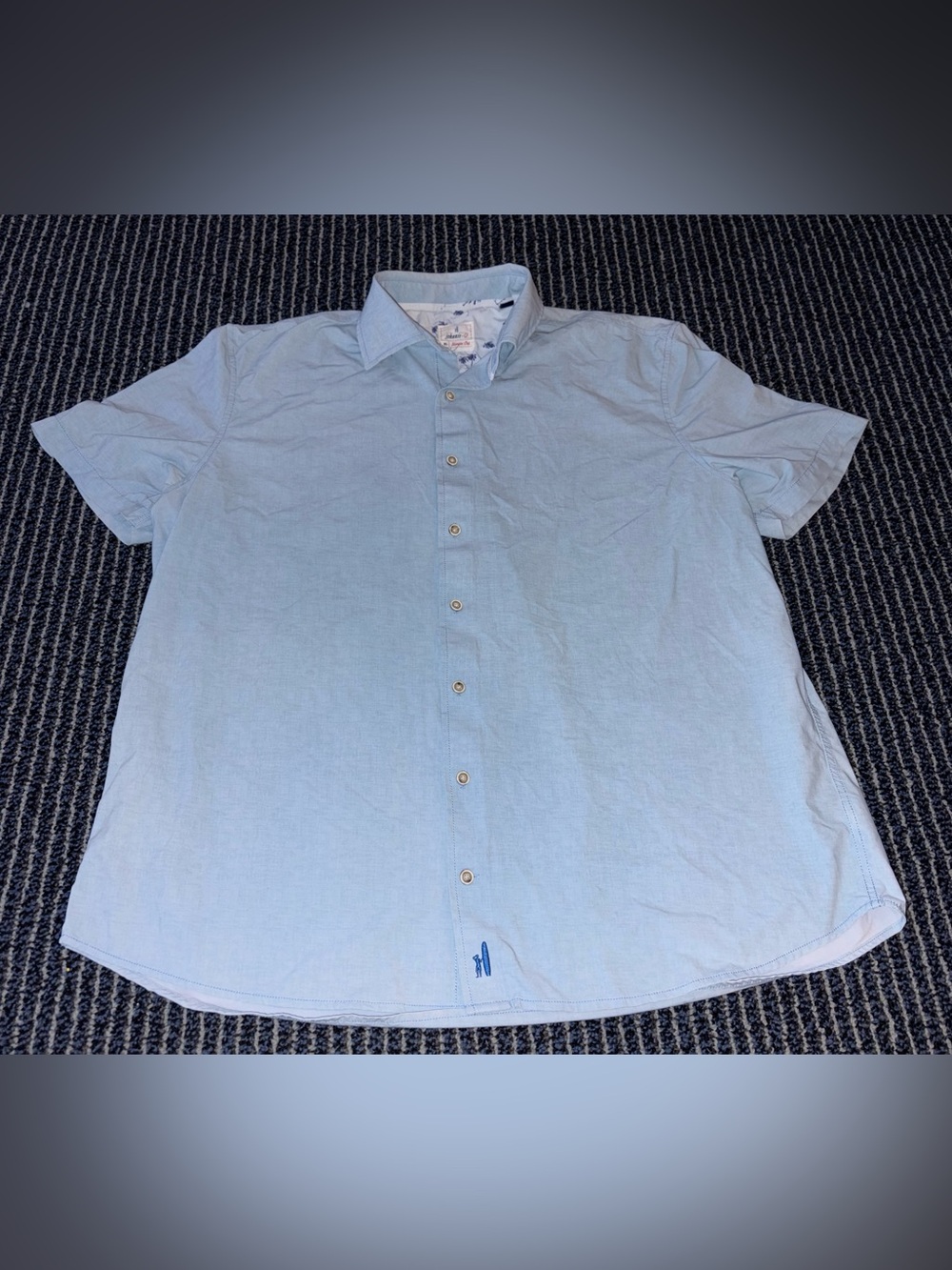 Mens XL Johnnie O Short Sleeve Button Up Shirt Light Blue Hanging Out Palm Trees